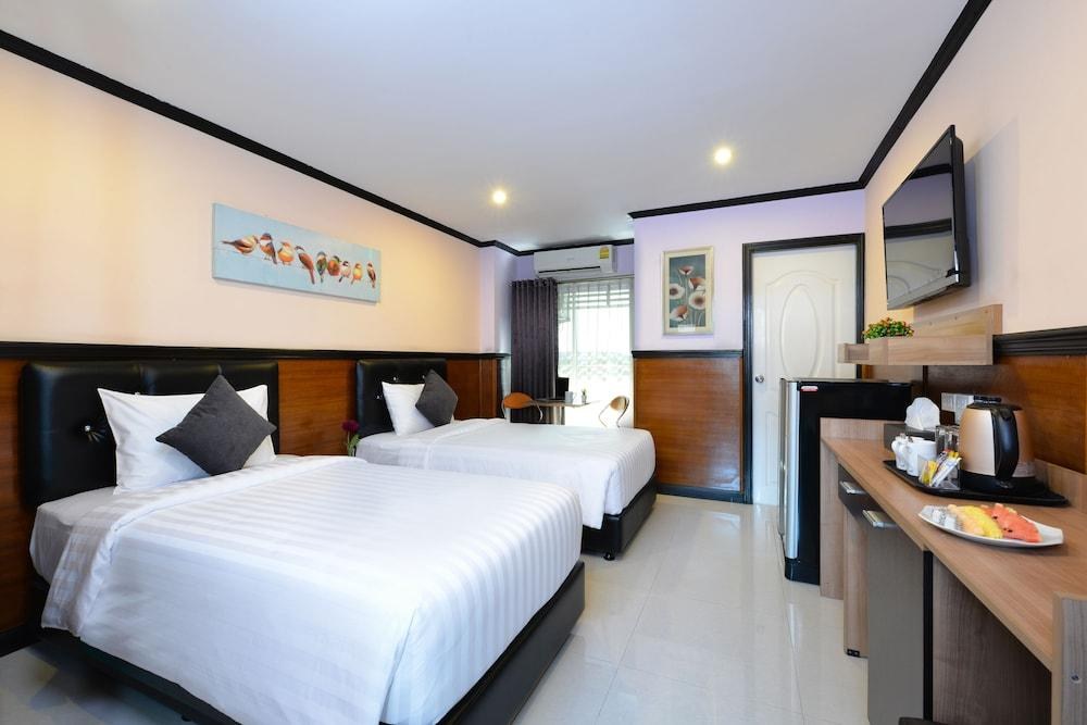 The Breton Hotel (Media) photo 1