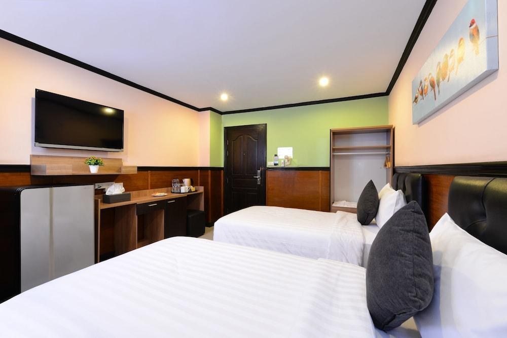The Breton Hotel (Media) photo 2
