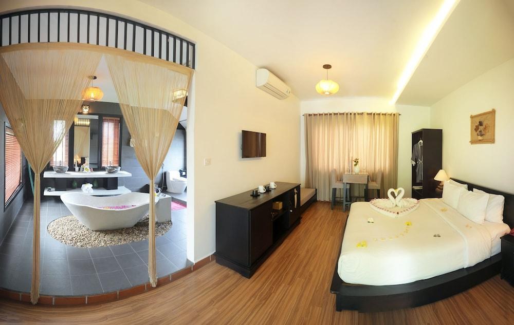 EAST WEST VILLAS HOI AN