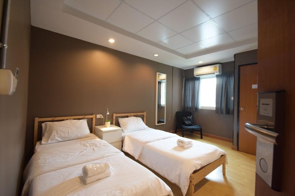 Room@Doze Apartments photo 1