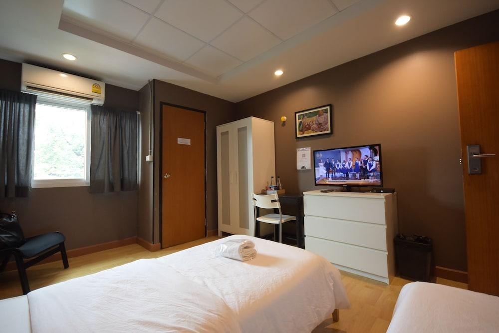 Room@Doze Apartments photo 2