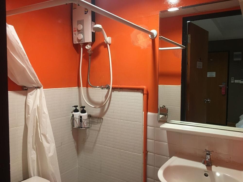 Room@Doze Apartments photo 3