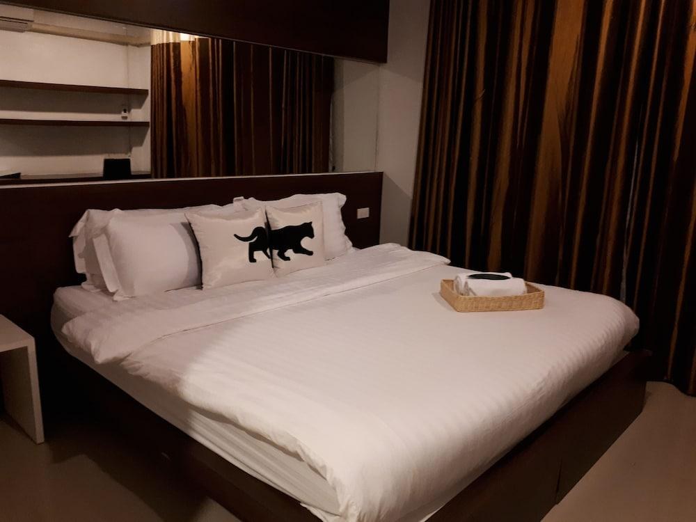 Bed by City Surawong Patpong photo 1