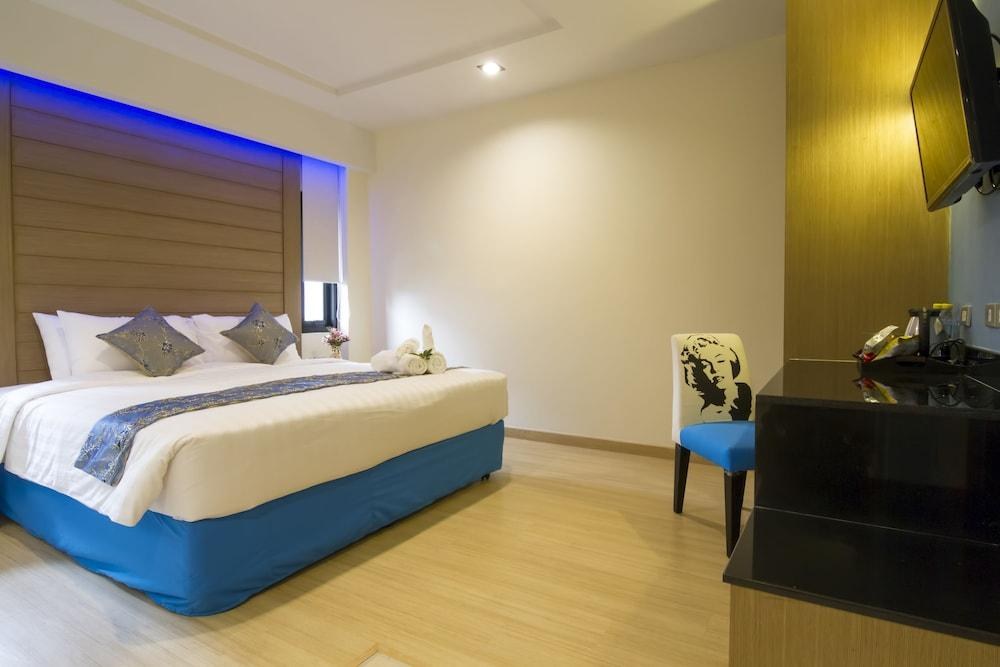 Eleven Avenue Suites photo 2