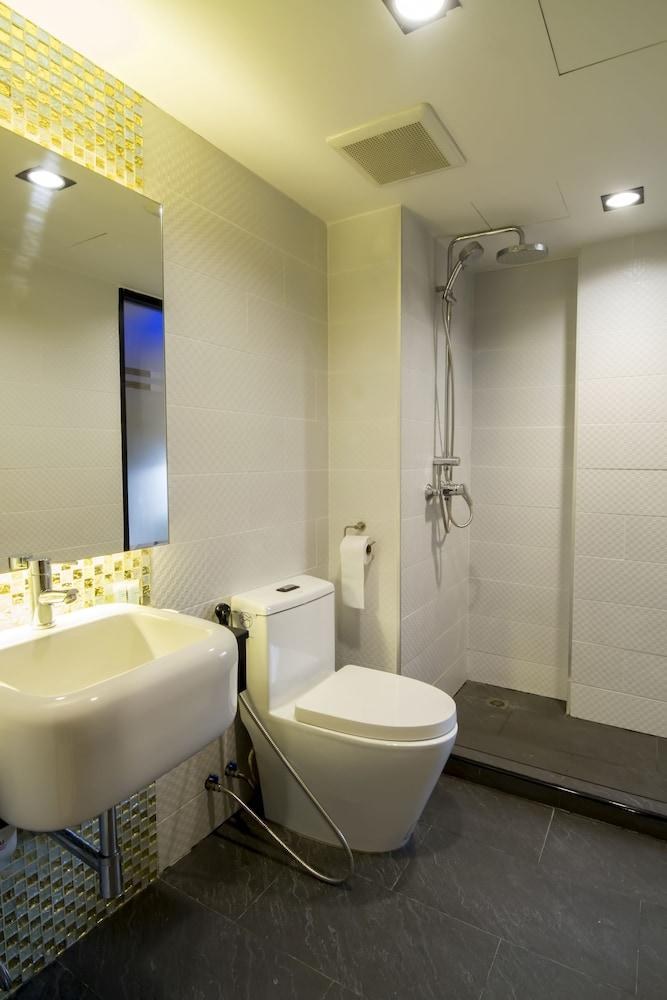 Eleven Avenue Suites photo 3