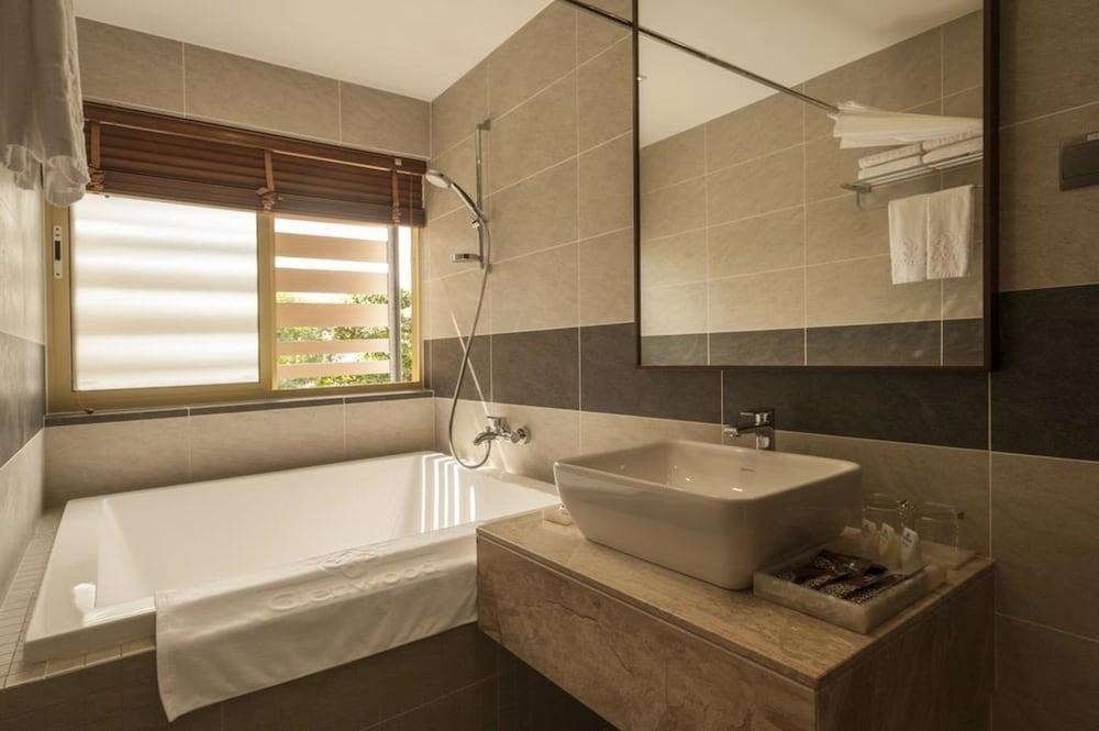 GLENWOOD RESIDENCES photo 3