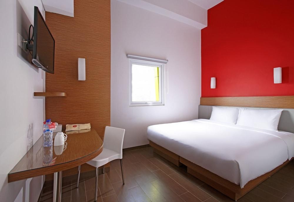 Amaris Hotel Pasar Baru photo 1