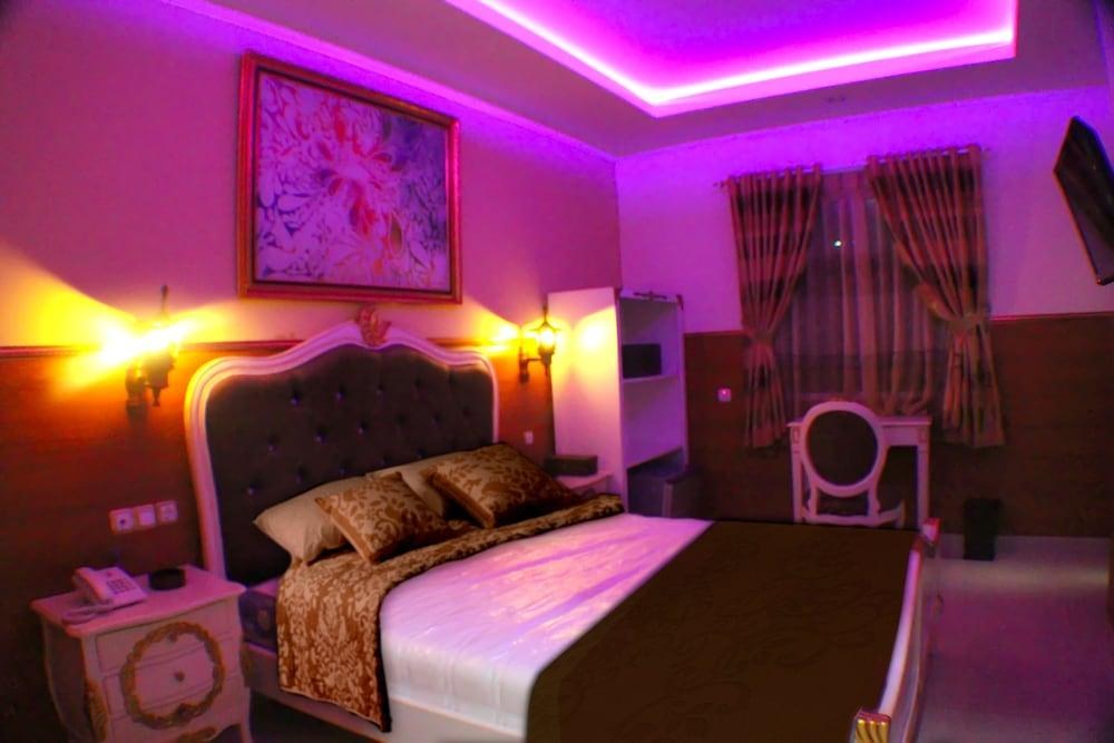 Grand Batik Inn photo 1