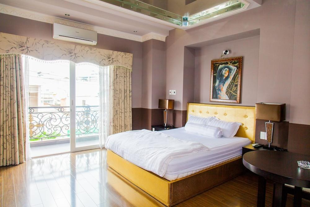 EDEN ROC HOTEL photo 1