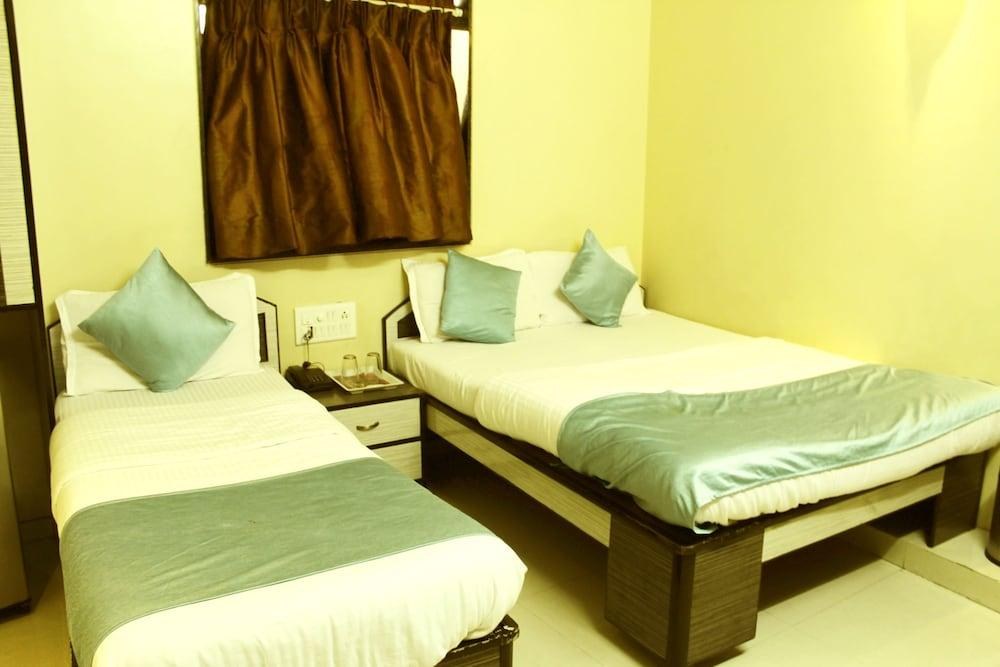 Hotel Broadway Colaba photo 1