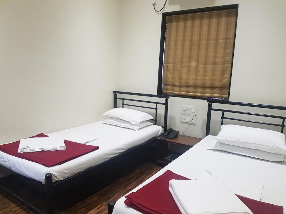 Hotel Kumkum photo 1