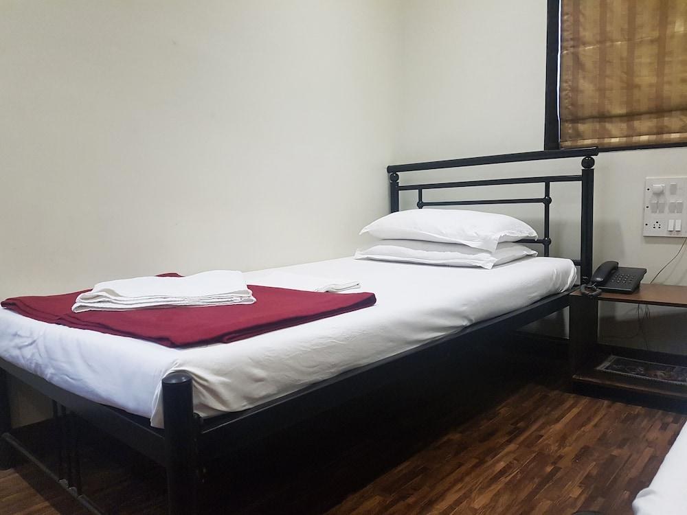 Hotel Kumkum photo 2