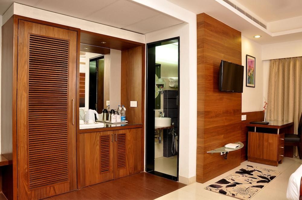 Hotel Niharika photo 1