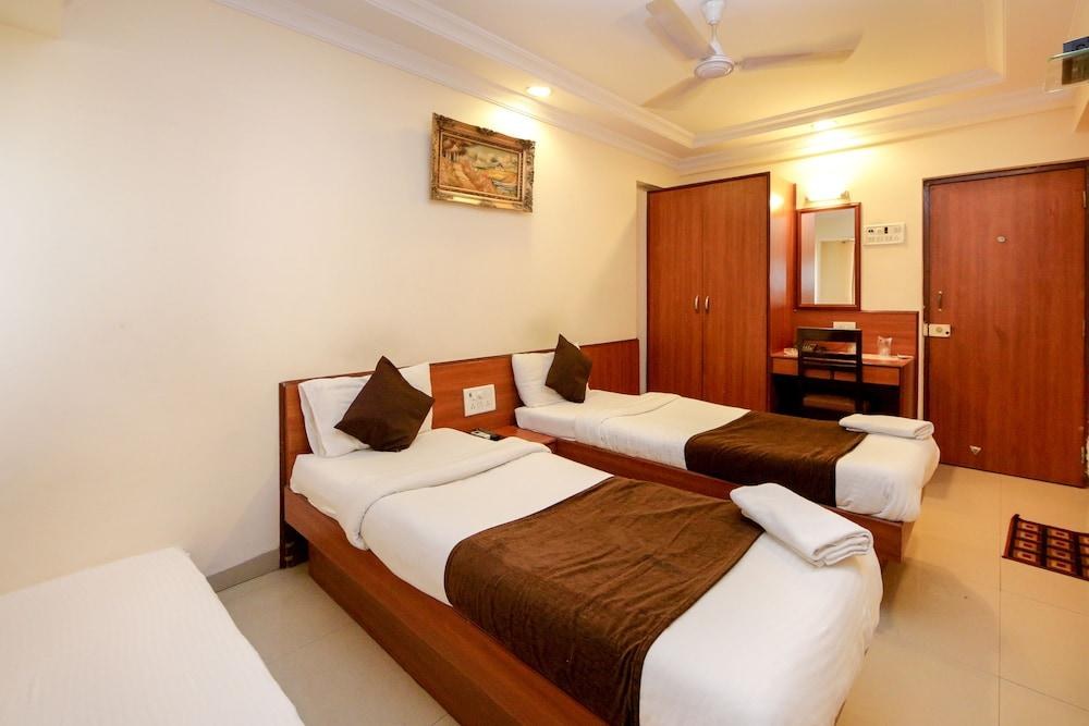 Hotel Lucky Goregaon photo 1