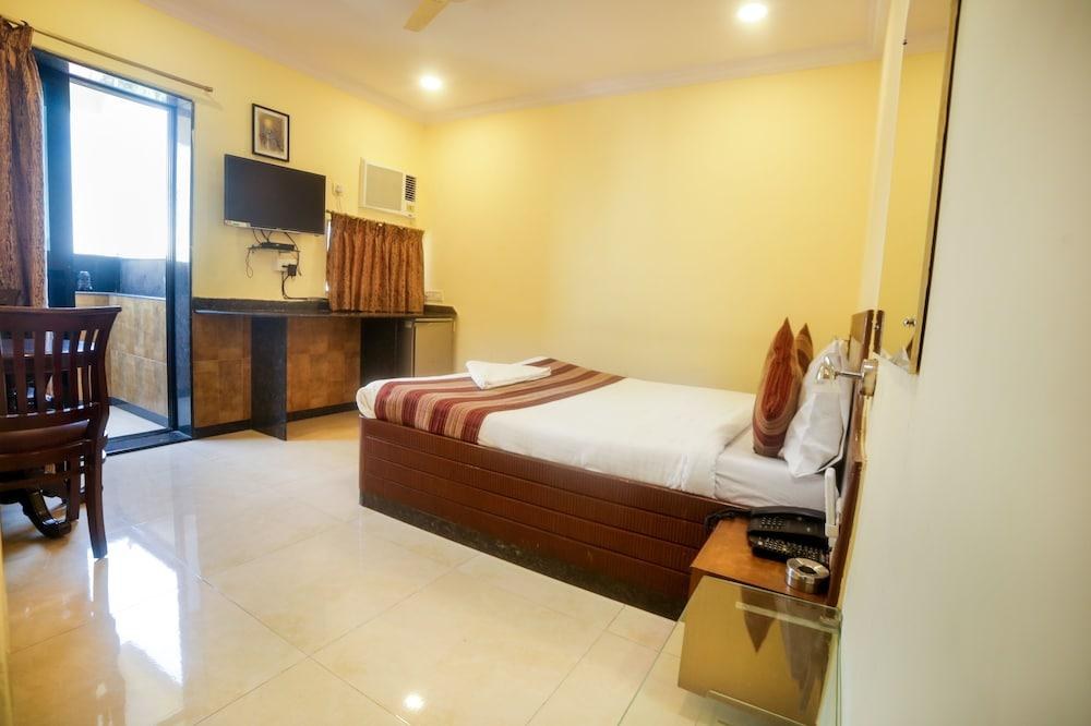 Hotel Lucky Bandra photo 2