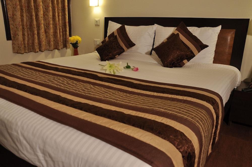 Golden Palm Suites photo 2