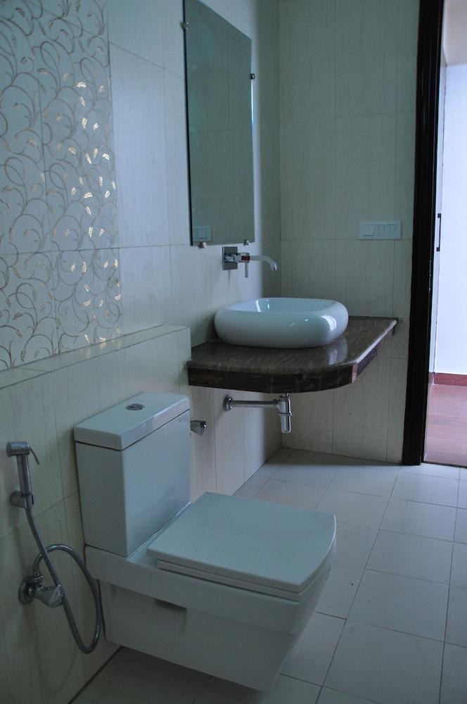 Golden Palm Suites photo 3