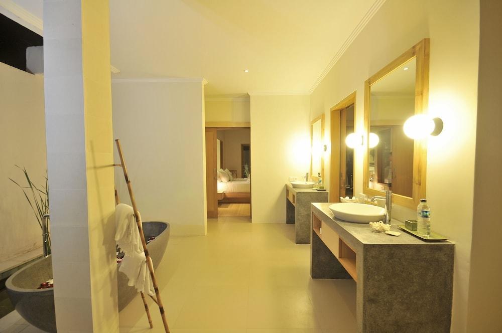 Villa Bali Asri Batubelig photo 3