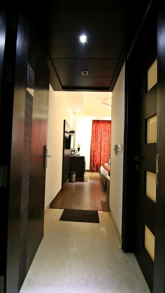 The Prime Balaji Deluxe @ New Delhi Railway Station Hotel photo 1