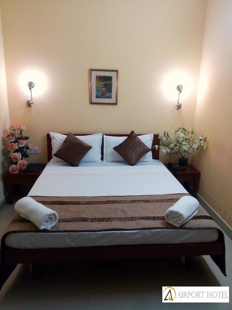 Airport Hotel photo 1