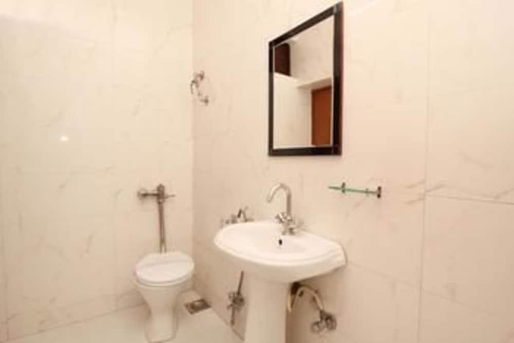 Airport Hotel photo 3