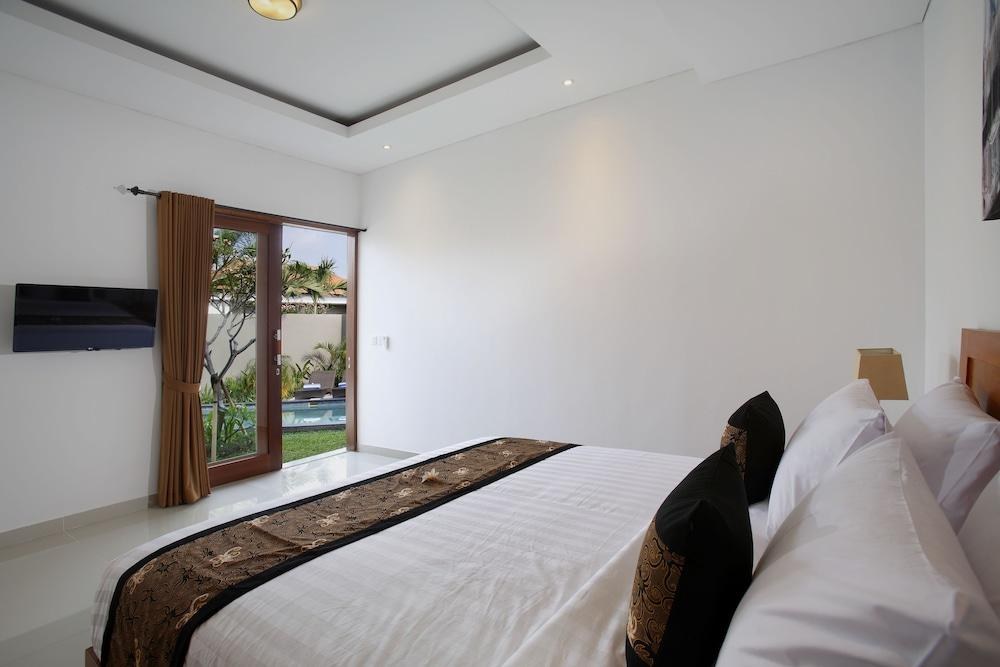 Kubu Manggala Villas Seminyak photo 2
