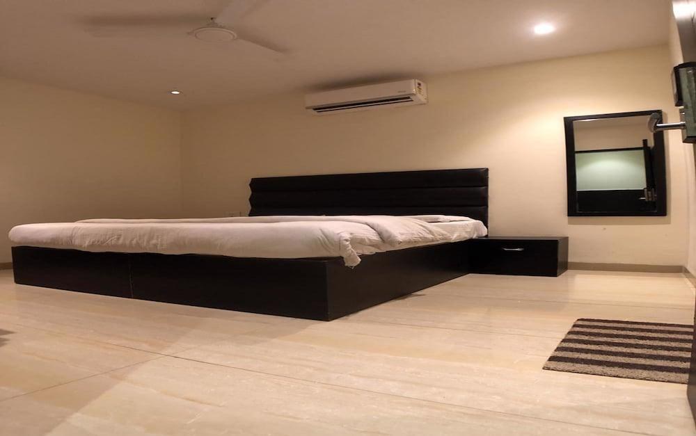 Solitaire Hotel photo 1