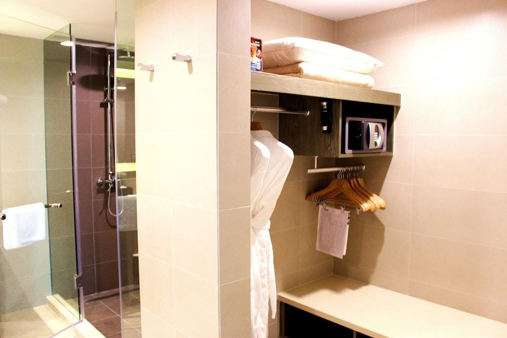 HYATT Place Shenzhen Airport photo 1