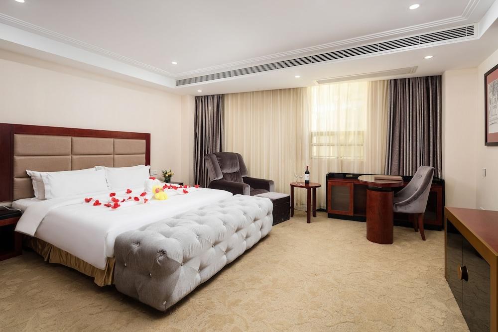 Gorgeous Hotel photo 2