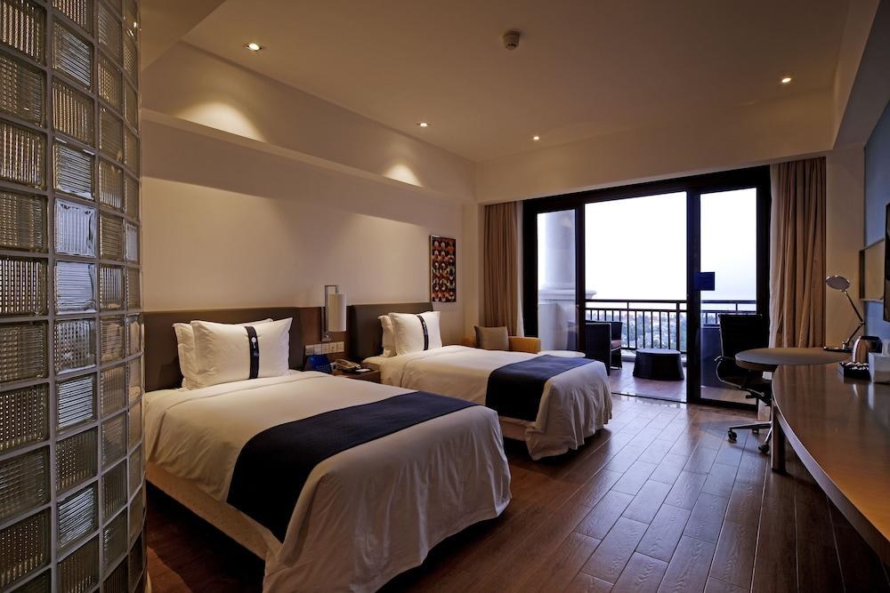 Holiday Inn Express Haikou West Coast photo 2
