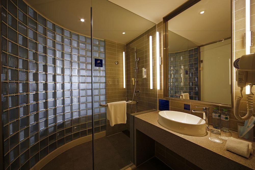 Holiday Inn Express Haikou West Coast photo 3