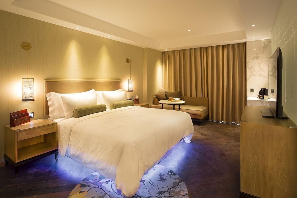 LN Hotel Five photo 1