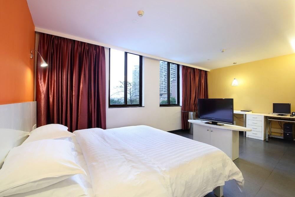 LN White House Hotel photo 1