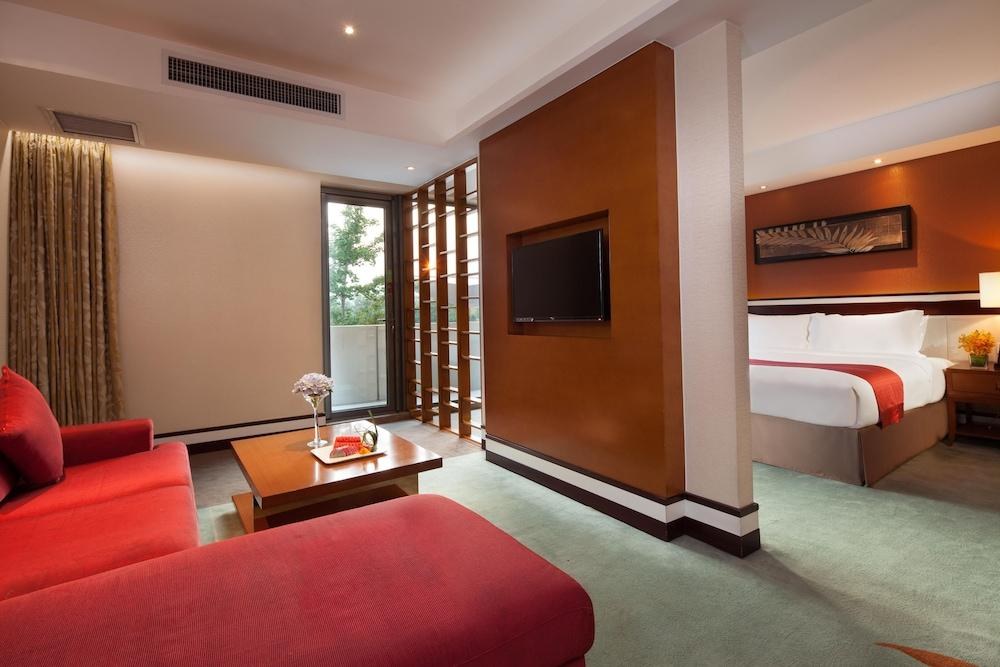 Holiday Inn Beijing Shijingshan Parkview photo 2