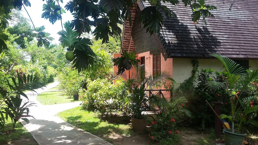 Firefly Beach Cottages photo 1