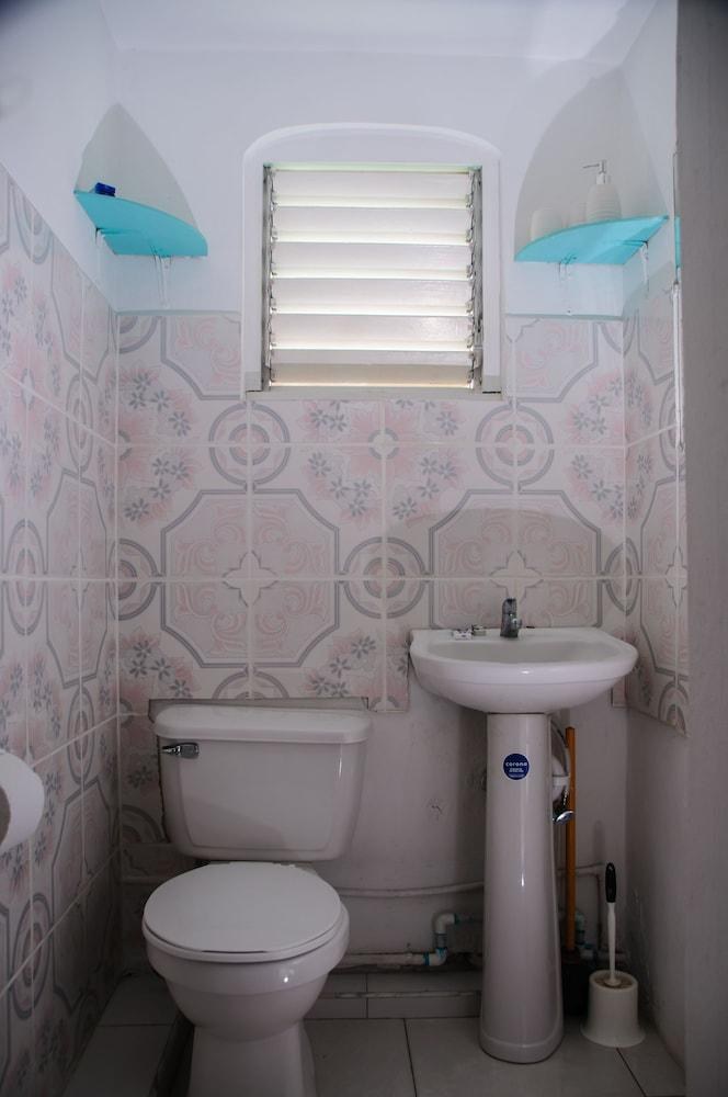 Firefly Beach Cottages photo 4