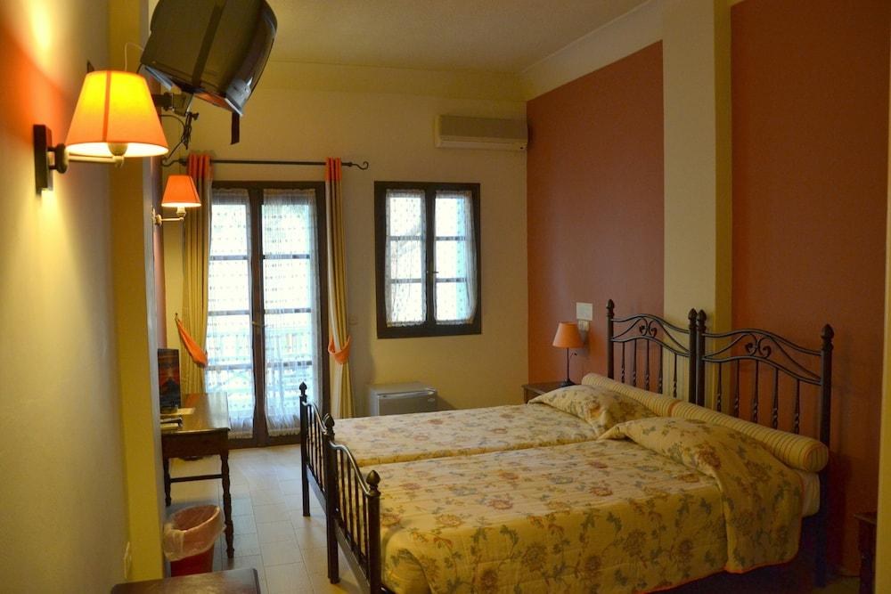 Zephyros Hotel photo 4