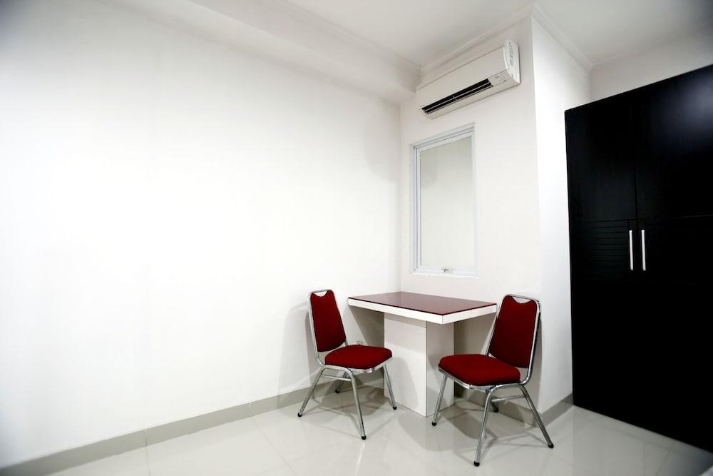 RedDoorz Plus @ Guntur Raya Setiabudi photo 1