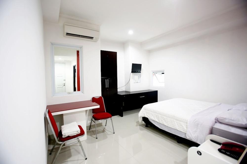 RedDoorz Plus @ Guntur Raya Setiabudi photo 2