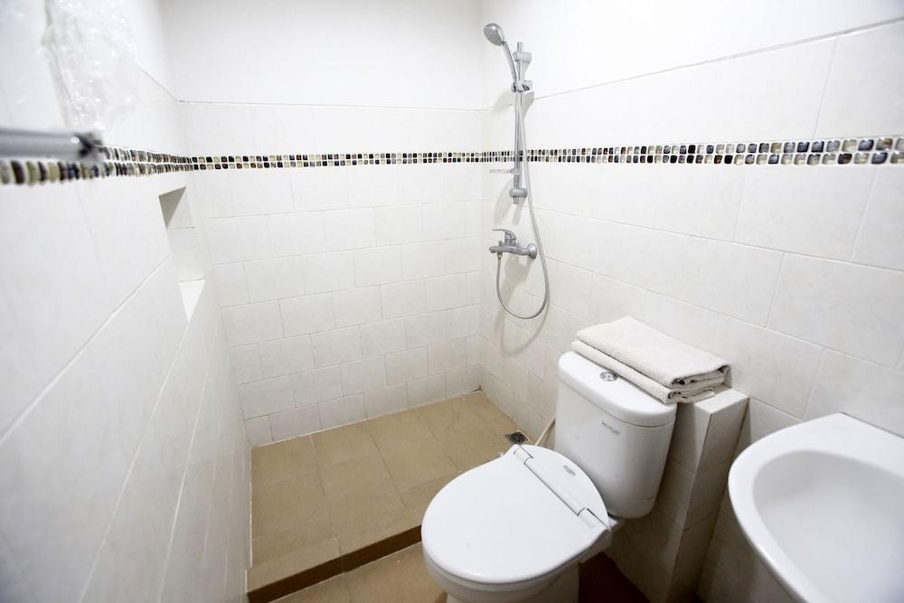 RedDoorz Plus @ Guntur Raya Setiabudi photo 3