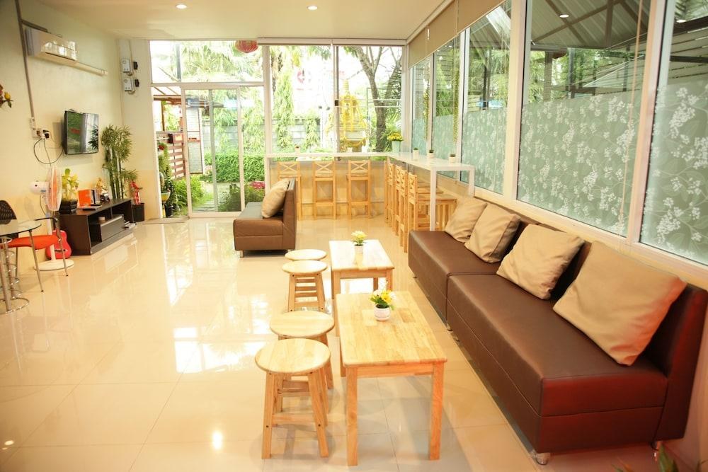 Friends House Resort