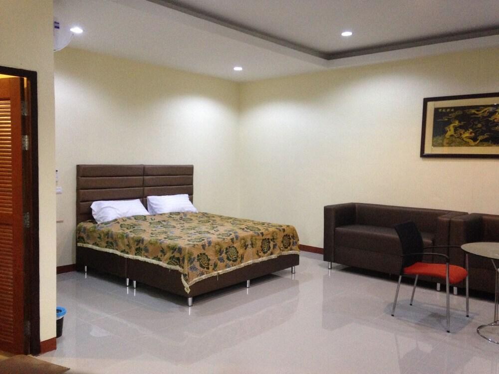 Friends House Resort photo 1