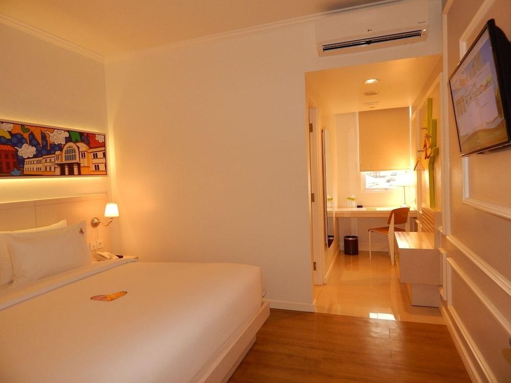 MaxOne Signature Glodok Jakarta photo 1