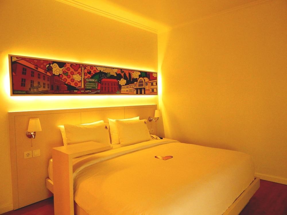MaxOne Signature Glodok Jakarta photo 2