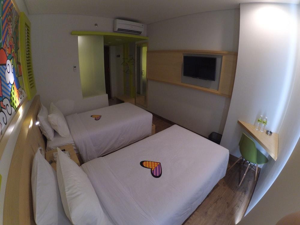 MaxoneHotel at Kramat photo 1