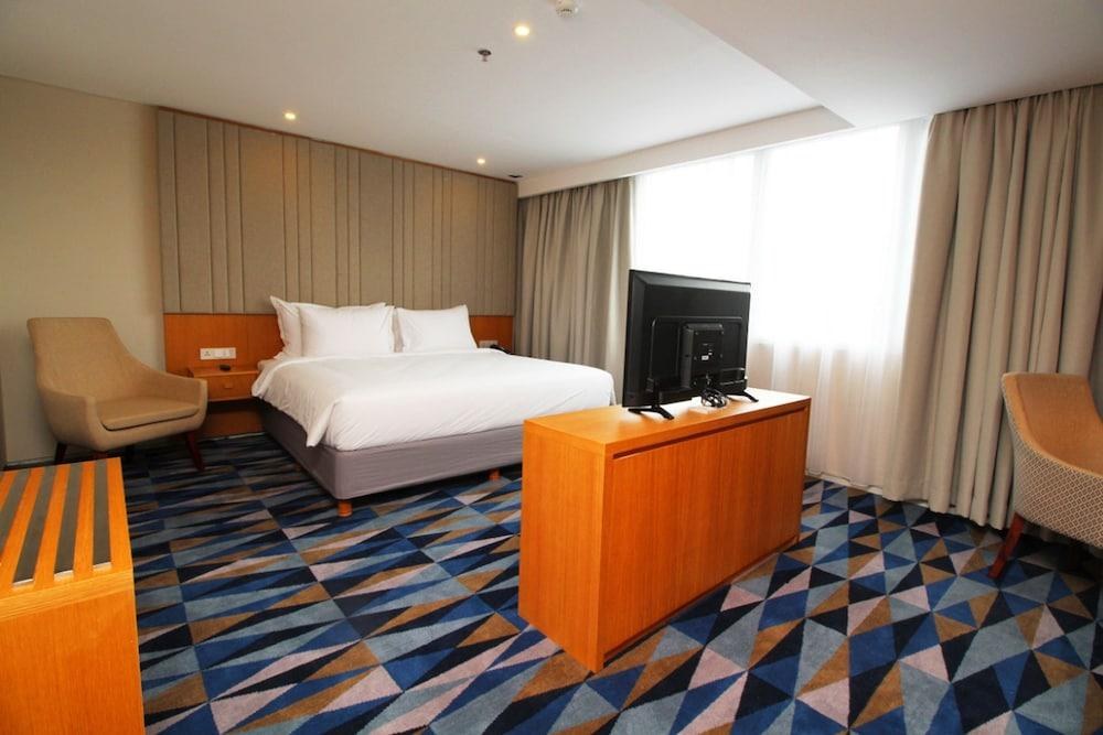 SWISS BELHOTEL PONDOK INDAH photo 1