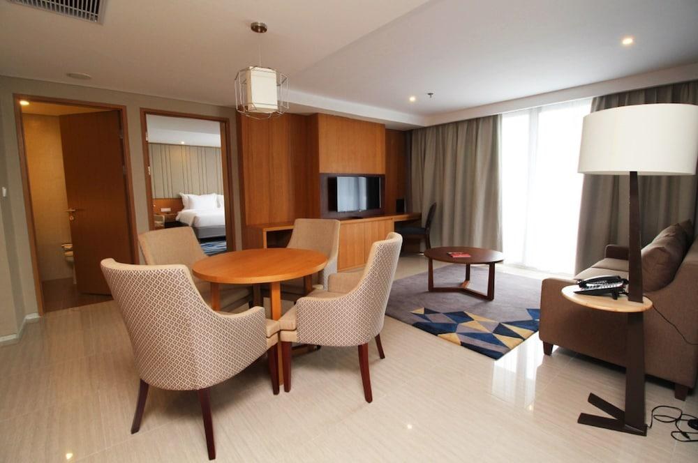 SWISS BELHOTEL PONDOK INDAH photo 2