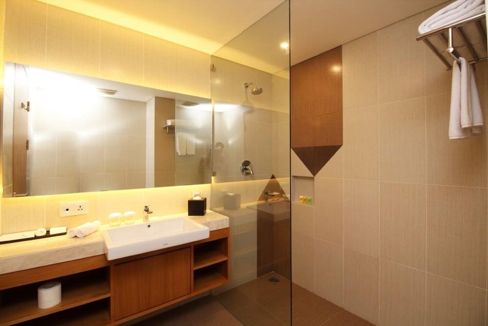 SWISS BELHOTEL PONDOK INDAH photo 3