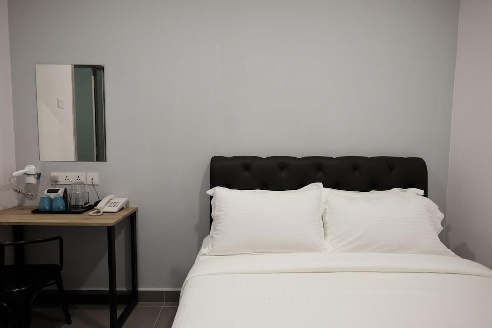 B Lot Hotel photo 2