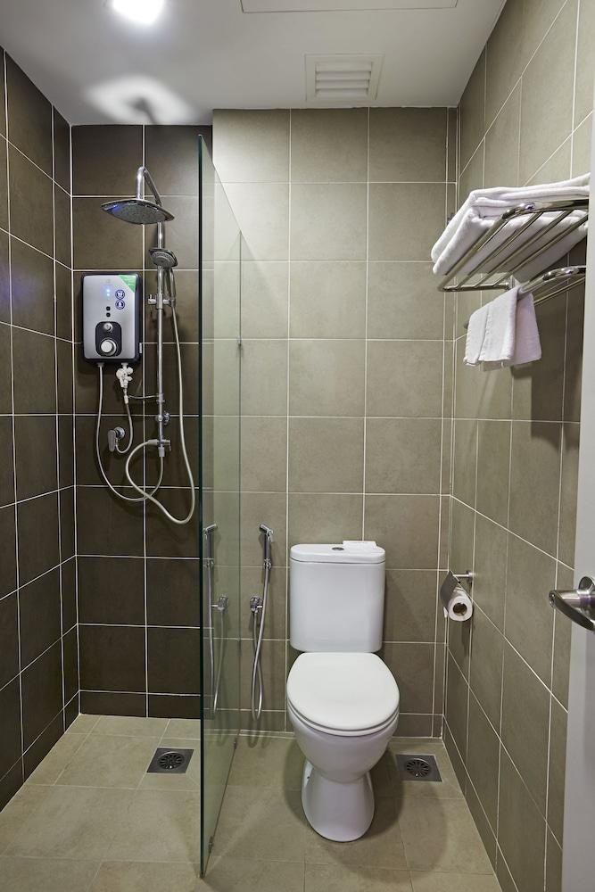 B Lot Hotel photo 3